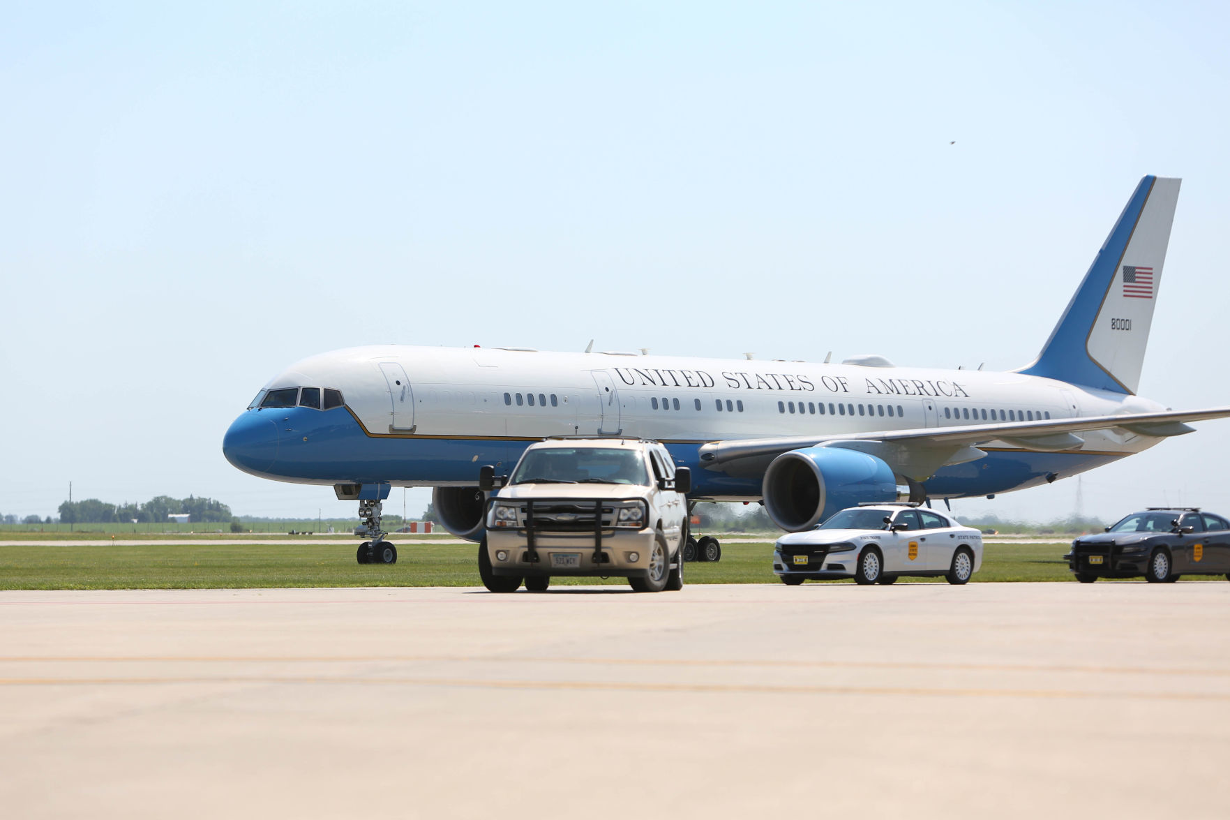 VP Pence arrives in Mason City (14).jpg